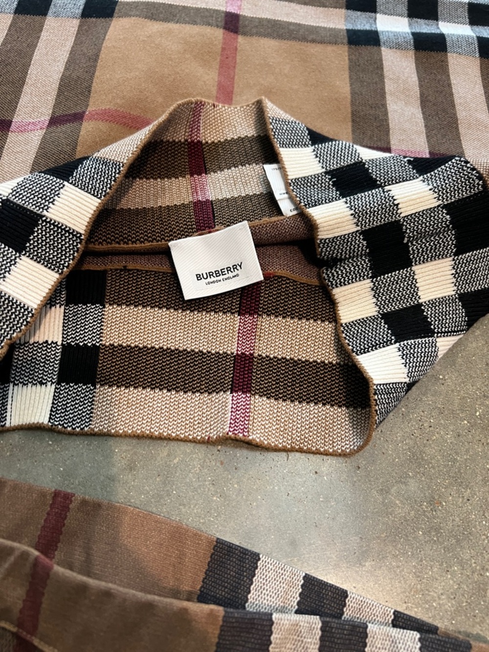 Authentic Burberry Tan Plaid Crop Tank & Pencil Skirt Set - Picture 7 of 8